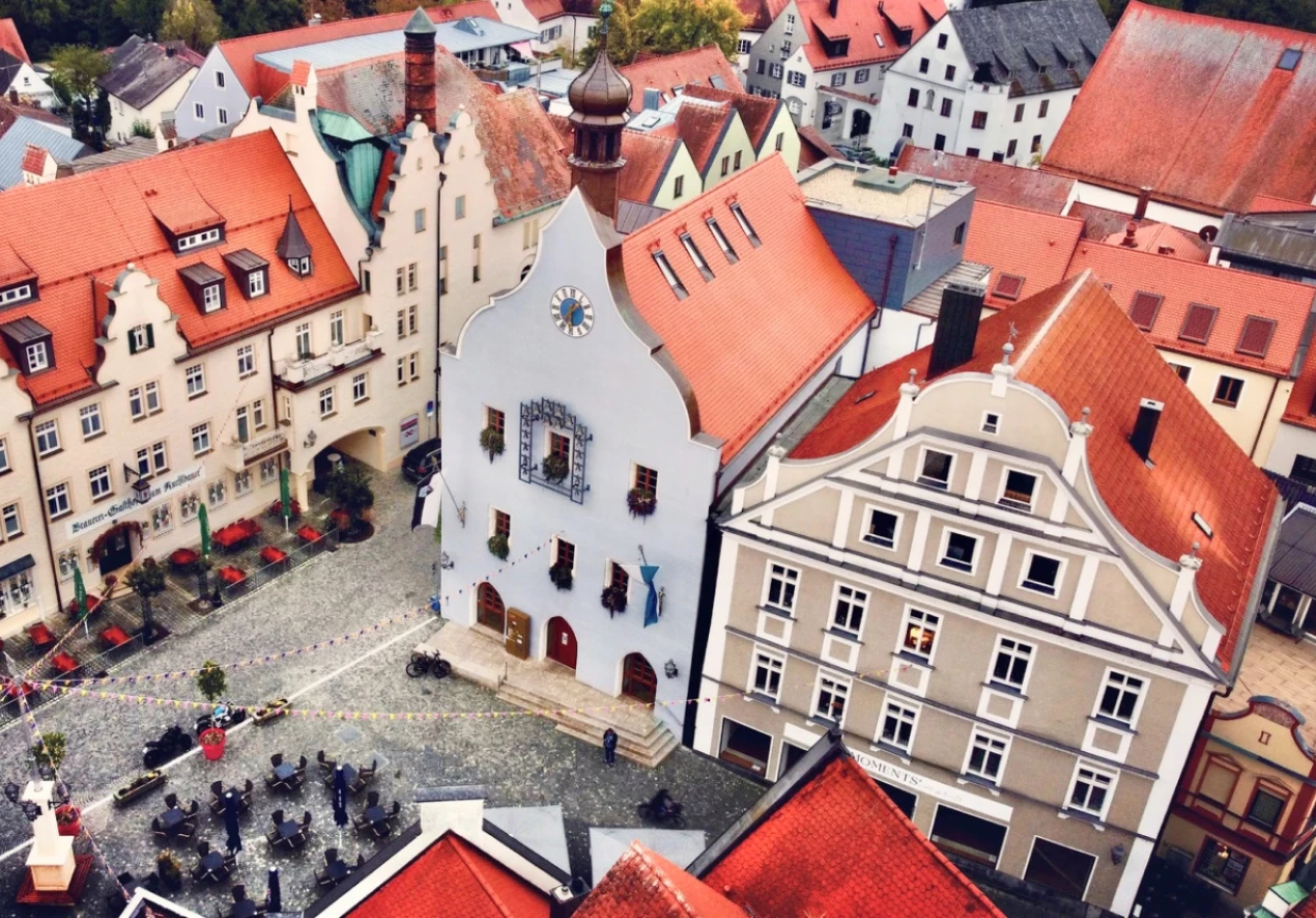 Stadtplatz und Rathaus Abensberg