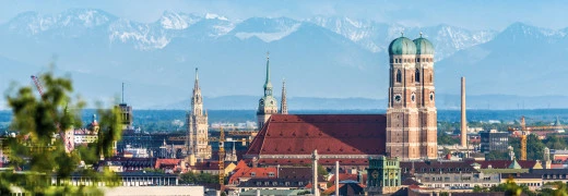 Stadtbild Muenchen mit Frauenkirche