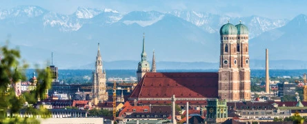Stadtbild Muenchen mit Frauenkirche